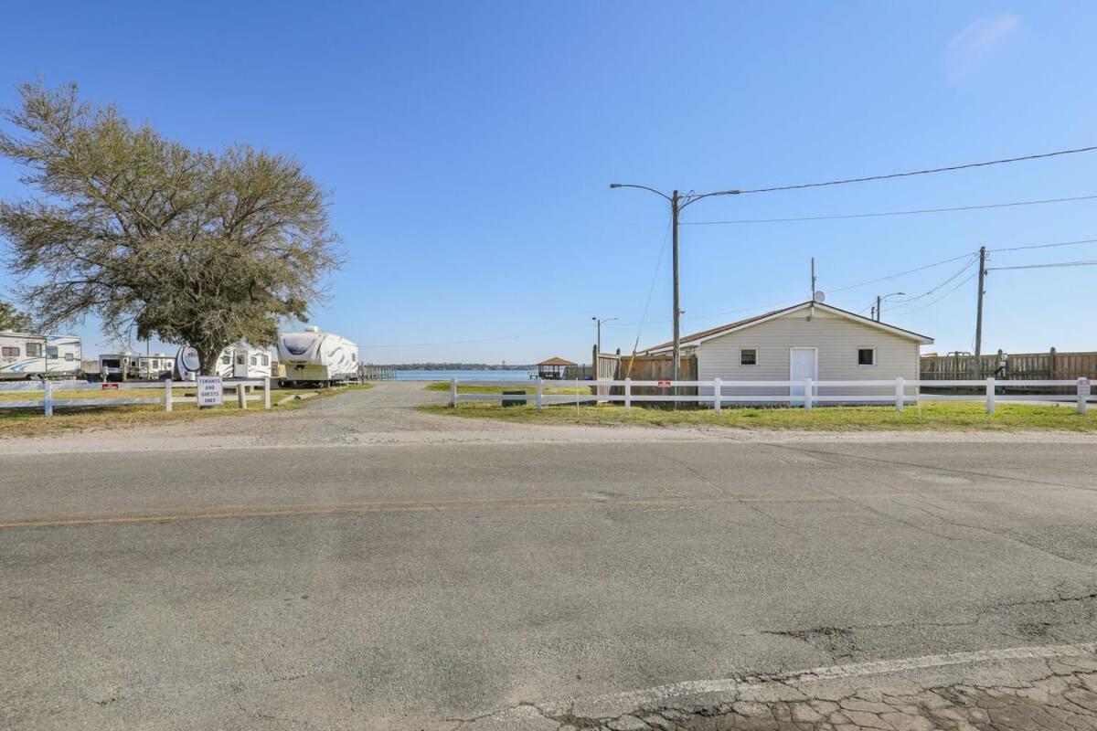 2Br Pet Friendly Home In Sneads Ferry With Parking المظهر الخارجي الصورة