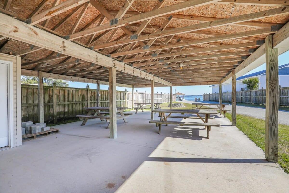 2Br Pet Friendly Home In Sneads Ferry With Parking المظهر الخارجي الصورة