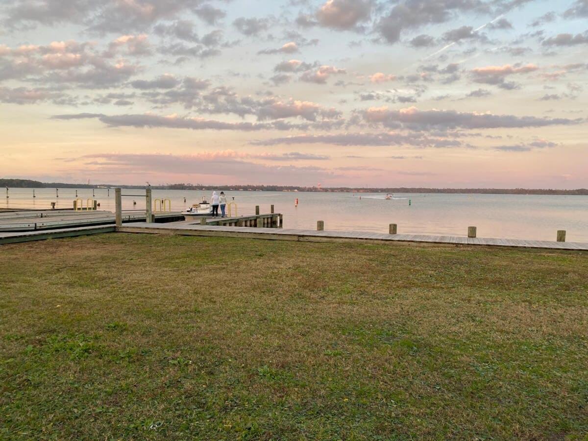 2Br Pet Friendly Home In Sneads Ferry With Parking المظهر الخارجي الصورة