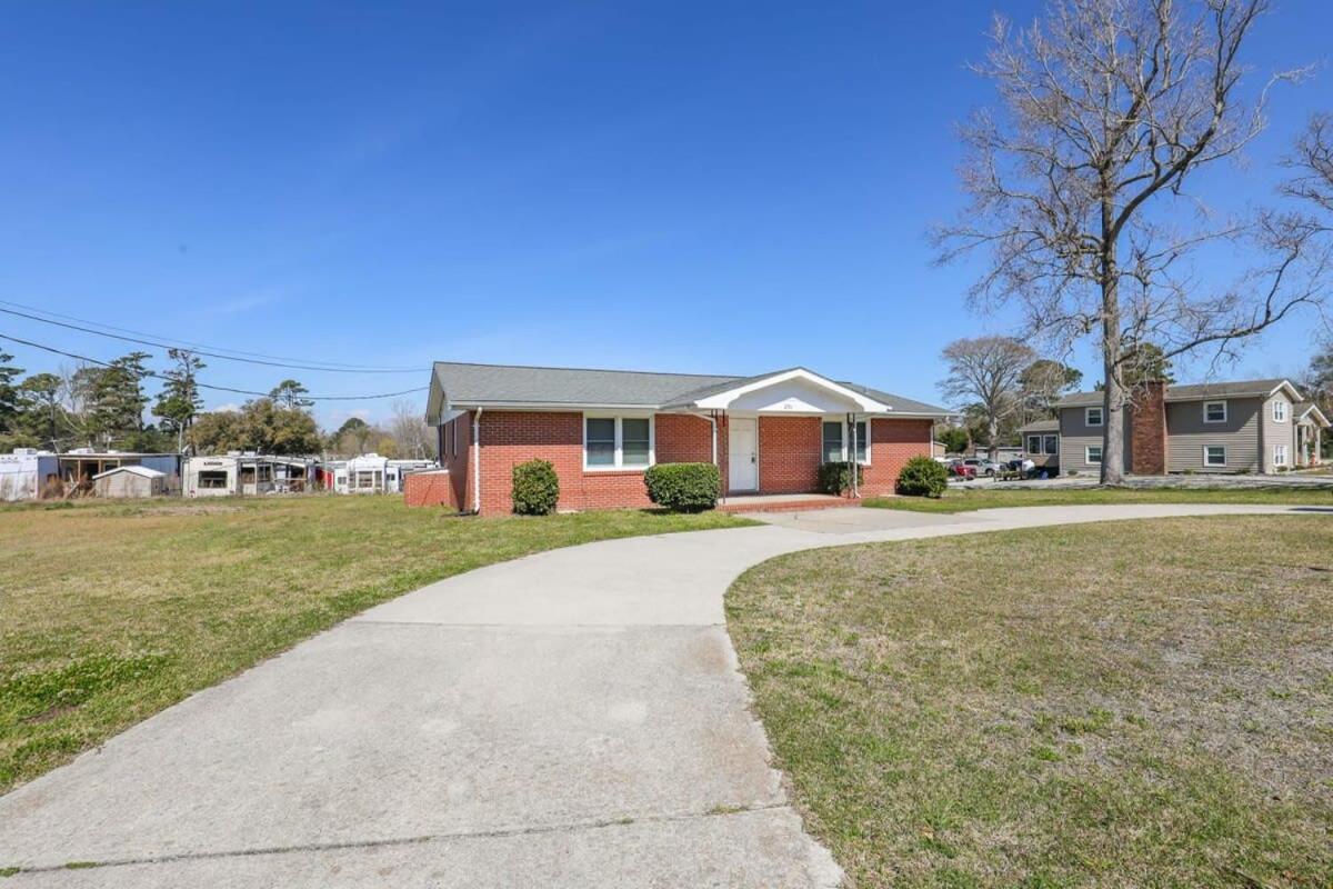 2Br Pet Friendly Home In Sneads Ferry With Parking المظهر الخارجي الصورة
