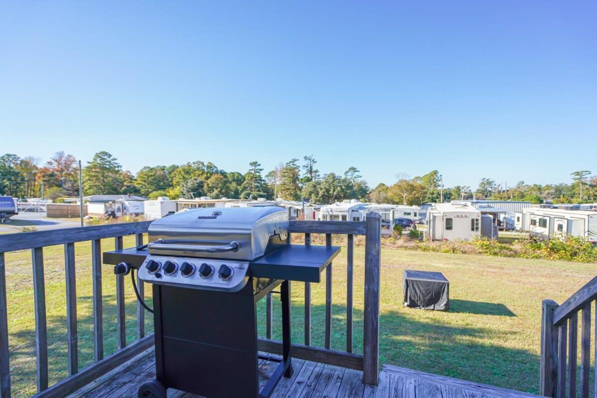 2Br Pet Friendly Home In Sneads Ferry With Parking المظهر الخارجي الصورة